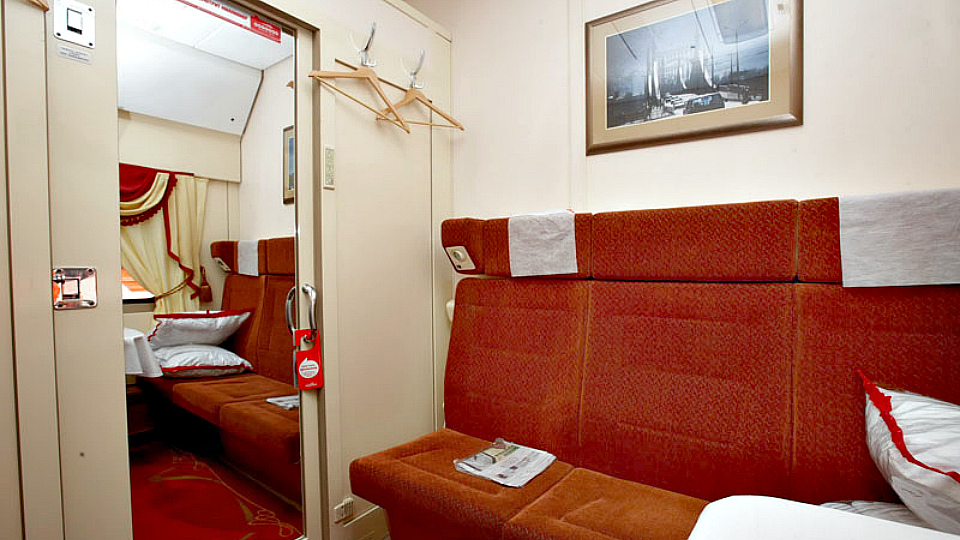 Red Arrow Train - Russian Overnight Train | Timetable & Tickets